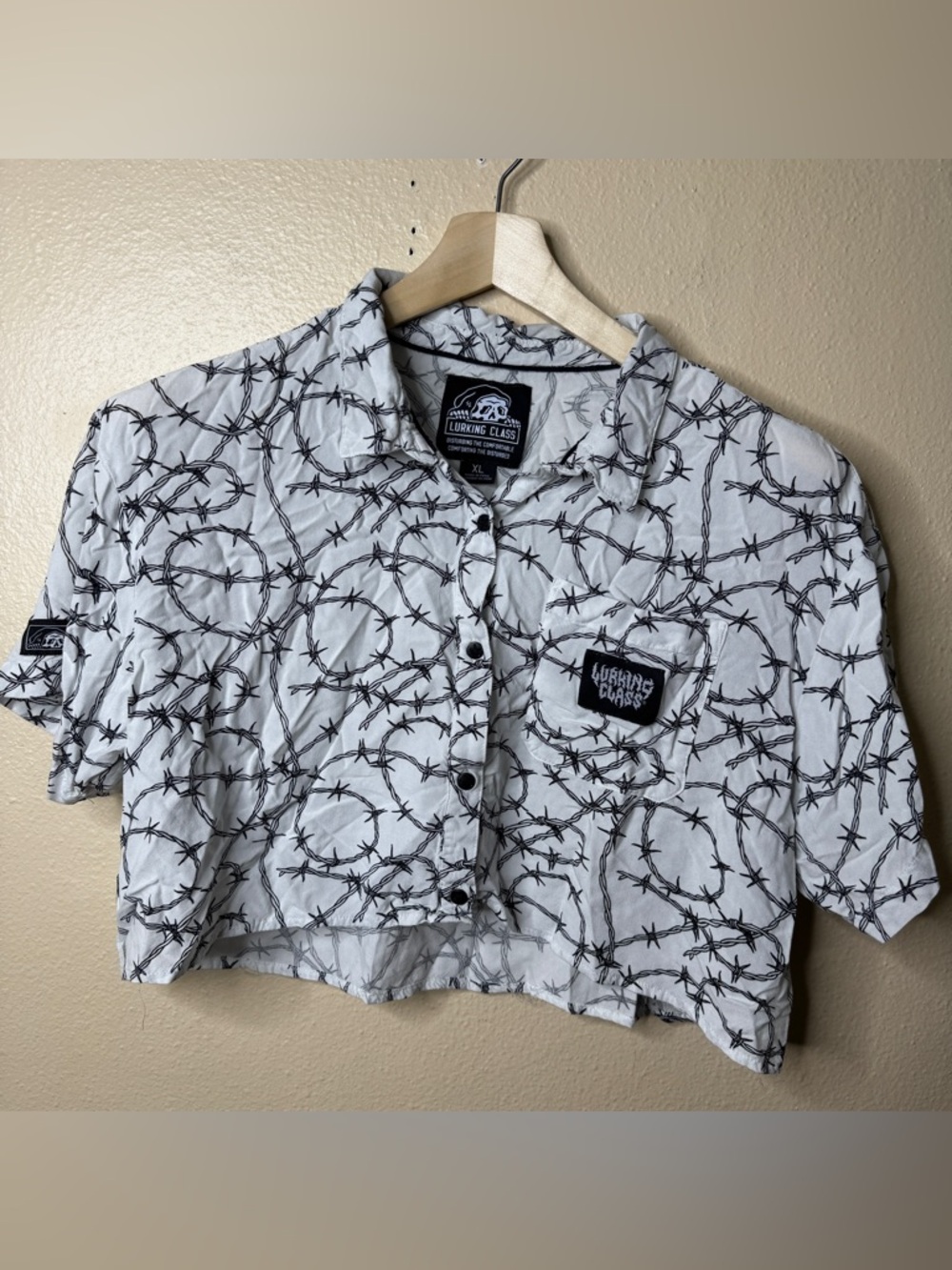 Lurking Class by Sketchy Tank Shirt Women's XL Barbed Wire Crop Button-Up